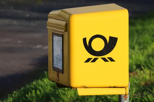 letter box, email delivery, post office, throw in, flap, post horn, deutsche post, germany, rural, meadow, mailbox, deutsche post, deutsche post, deutsche post, deutsche post, deutsche post, mailbox. E-postautomatisering för svenska kunder: samtycke, innehåll och mätning