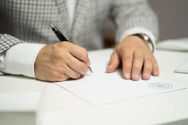 Fotografi som illustrerar Formulär och köpprocess: krav och checklista enligt svenska regler